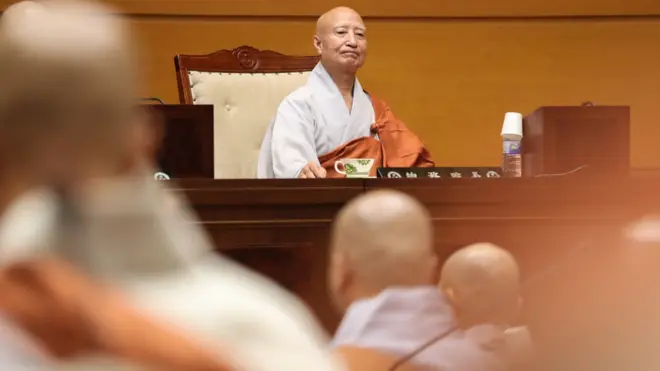 '친자 의혹'으로 사퇴 압박을 받아오던 조계종 설정 총무원장에 대한 불신임 결의안이 통과됐다