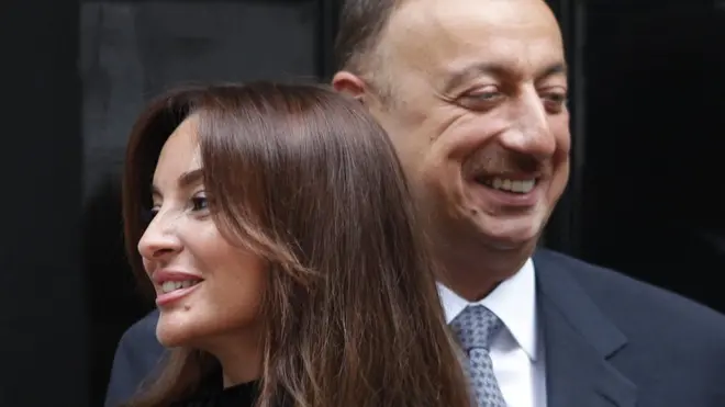 Мехрибан и Ильхам заключили брак в 1983 году. У президентской четы трое детей и трое внуков