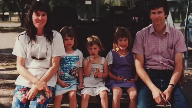 Durante más de dos décadas, Anthony y Chrissie Foster lucharon para encontrar justicia por la violación de sus hijas Emma y Katie en una escuela católica.