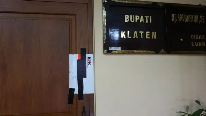 Ruang kerja Bupati Klaten Sri Hartini yang sudah disegel oleh KPK menyusul operasi tangkap tangan terkait dugaan suap promosi jabatan pada Jumat (30/12).