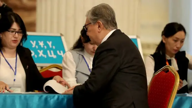 توکایف هنگام رای دادن