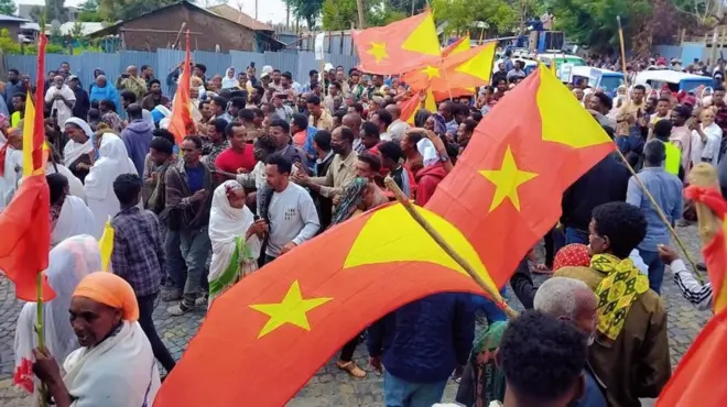 ዝተኣከበ ህዝቢ ባንዴራ ክልል ትግራይ ድማ ብዓቢን ብዝሕን ይርአ