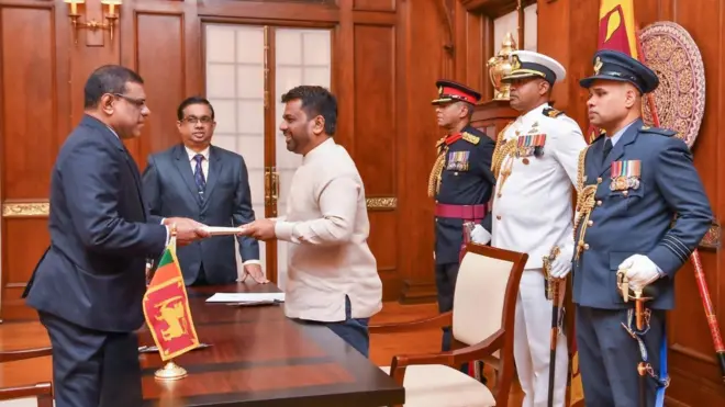 ප්රීති පද්මන් සූරසේනට පත්වීම් ලබා දෙමින්