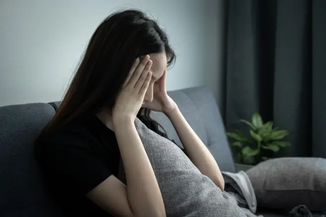 شابة مصابة بالاكتئاب