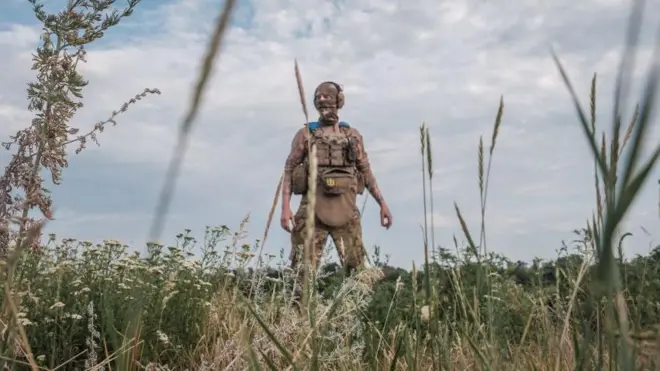 військовий на фронті