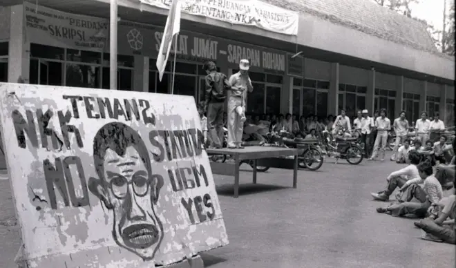 gerakan mahasiswa, NKK/BKK, dewan mahasiswa, UGM, depolitisasi kampus