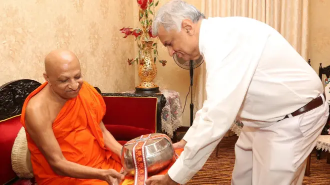 ශ්‍රී ලංකාවට බුදුදහම හඳුන්වා දුන් දේවානම්පිය තිස්ස රජ සමයේ සිට මෙරට රාජ්‍ය පාලනය සහ බුද්ධාගම අතර අත්‍යන්ත බැඳීමක් පැවතුණු බවට ඉතිහාසය සාක්ෂි දරයි.