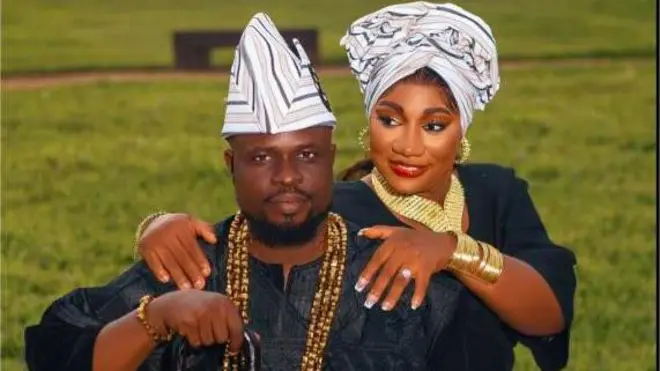 Sisi Alagbo ati ọkọ rẹ