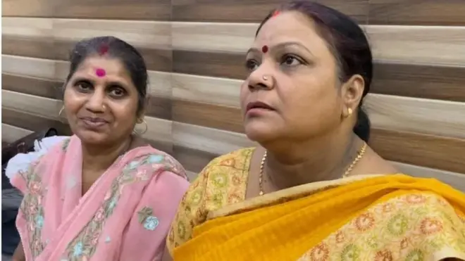 लक्ष्मी देवी (बाएं) और रेखा पाठक (दाएं)