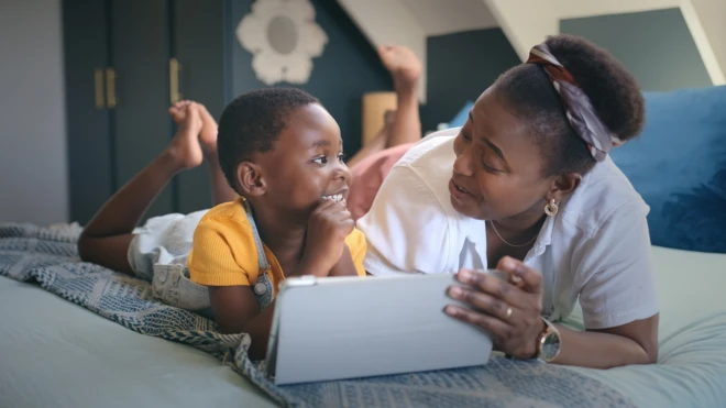 Mama and pikin dey use computer