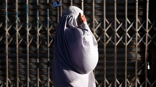  అఫ్గానిస్తాన్, నూతన చట్టాలు, షరియా చట్టం, హిజాబ్