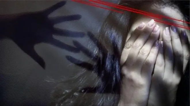 নারী মুখ ঢেকে আছেন, প্রতীকী ছবি