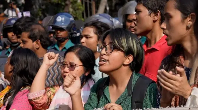 बांगलादेशमध्ये ऑपरेशन 'डेव्हिल हंट' अंतर्गत लोकांना अटक केली जाते आहे.