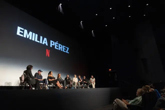 Elenco de Emilia Perez em exibição especial do filme promovida pelo Bafta