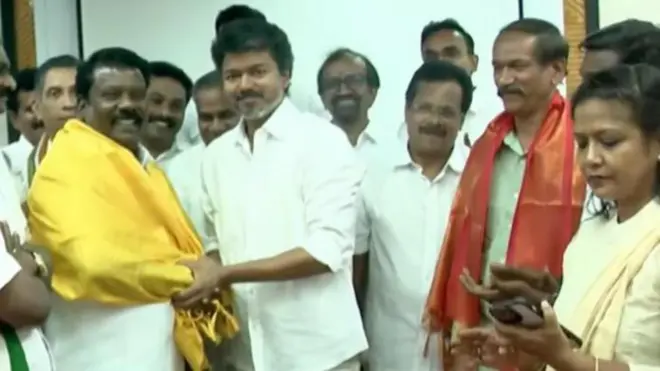 விஜயுடன் காங்கிரஸ் நிர்வாகிகள் சந்திப்பு
