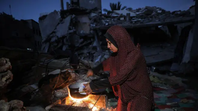 سكان في قطاع غزة