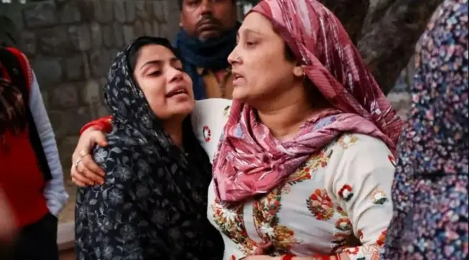 स्फोटातील पीडित कुटुंब 