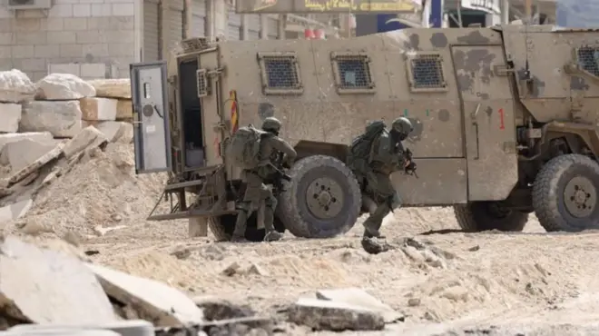 اسرائیل حملات وسیعی به کرانه باختری آغاز کرده است