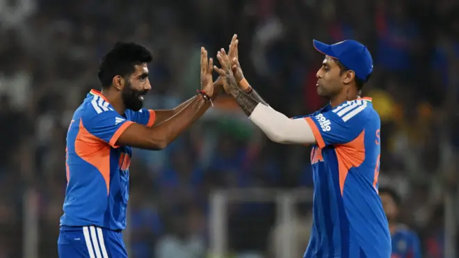 ජස්ප්‍රිට් බුම්රා සහ සූර්යකුමාර් යාදෙව්