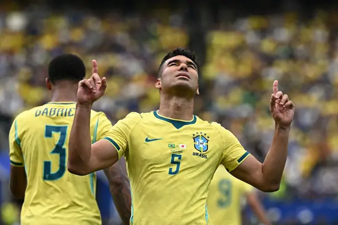 Casemiro comemora gol