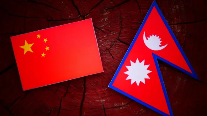 नेपाल र चीनका झण्डा