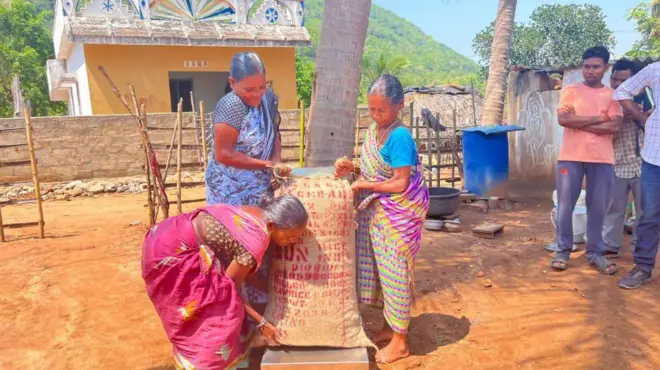 జీడిపిక్కలు, గిరిజన గ్రామాలు, భూముల పట్టాలు
