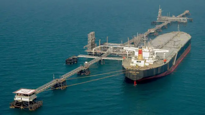 फ़ारस की खाड़ी में ईरान का एक तेल टैंकर