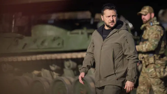 Владимир Зеленский посещает один из тренировочных центров ВСУ