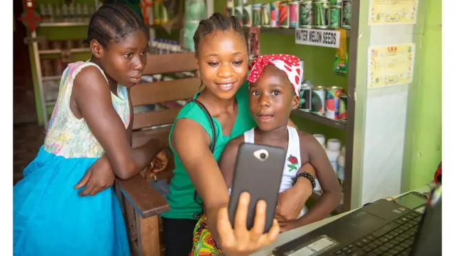 Abashakashatsi bavuga ko ingaruka za telephone ku bana ari urusobe kandi icyemezo ku kuyigurira umwana gikwiye kwigwaho neza