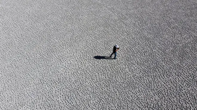 Van'daki Akgöl tamamen kurudu 