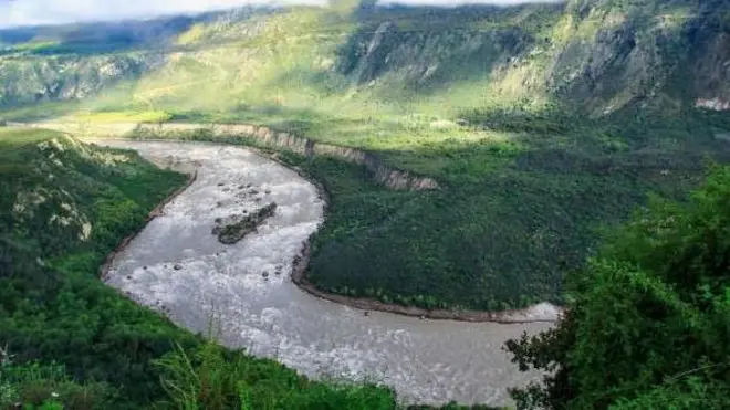 برہمپتر دریا کو چین میں یارلنگ سانگپو کہا جاتا ہے