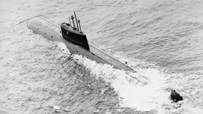 човен у морі