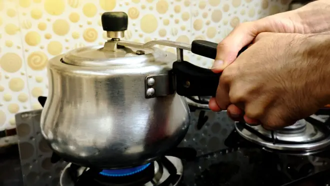 குக்கர் உள்ளிட்ட அலுமினிய பாத்திரங்களை எத்தனை ஆண்டுகள் பயன்படுத்தலாம்?