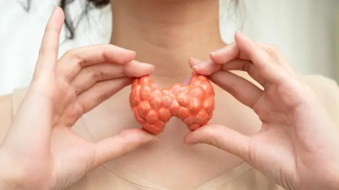 थायरॉईड आहे का? हे ओळखण्यात का चुक होते? ही लक्षणं थायरॉईडची की मानसिक आरोग्याची? वाचा