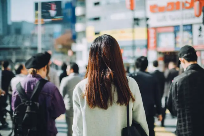 Pessoas andandosuperbet dkrua do Japão