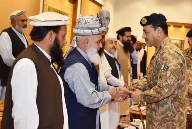 د پاکستاني پوځ رسنیز دفتر وايي، فیلډ مارشل عاصم منیر ''د قبایلي مشرانو همکاري ستایلې ده.''