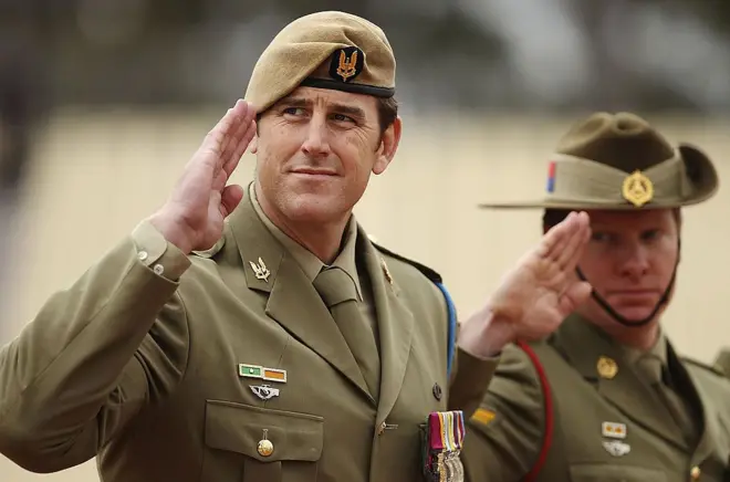 Benjamin Roberts-Smith participa en una marcha durante un servicio conmemorativo del Día ANZAC en el Monumento Conmemorativo de Guerra de Australia, el 25 de abril de 2014 en Canberra, Australia.