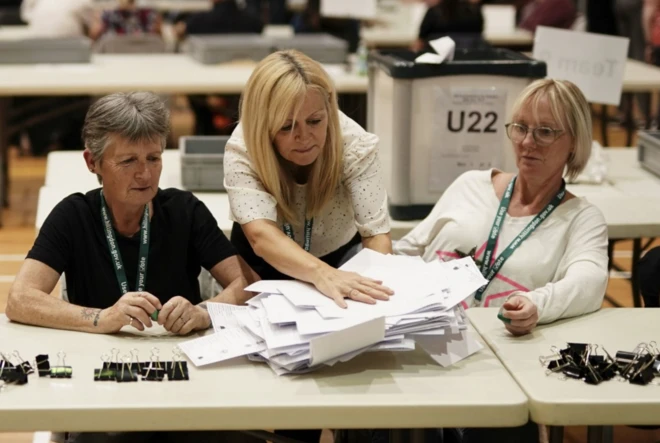 Londra'daki bir oy sayım merkezi