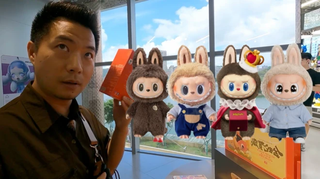 BBC 기자와 라부부 인형