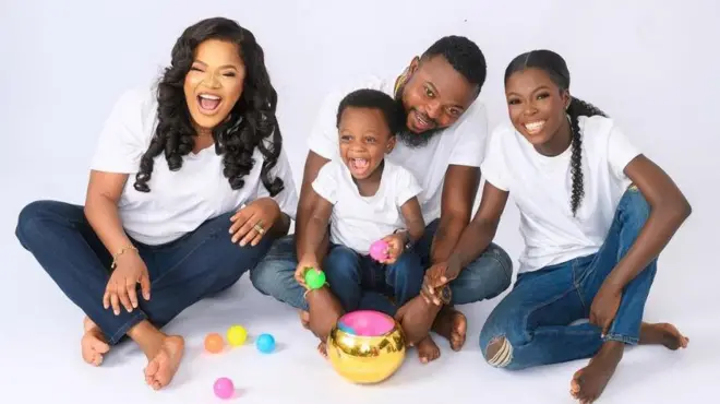 Toyin Abraham àti ìdílé rẹ̀ 