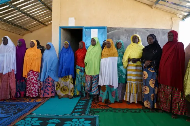 Des femmes nigérianes réfugiées dans le camp de réfugiés d'Awaradi à Diffa, dans l'est du Niger.