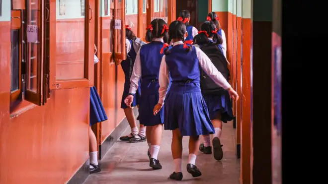 शाळेतल्या मुली