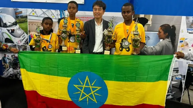በአሜሪካ በተደረገው የሮቦቲክስ ውድድር ላይ ያሸነፉ ታዳጊዎች
