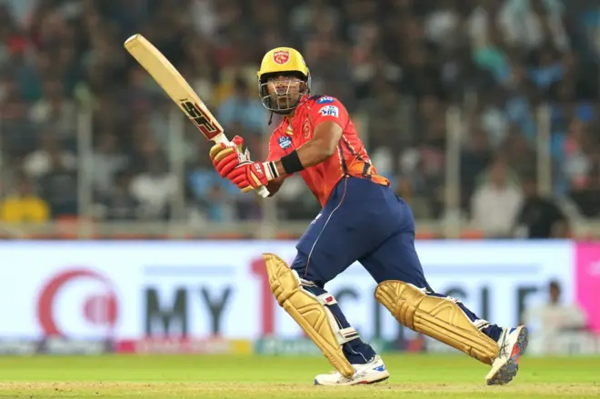 ඉන්දීය ප්‍රිමියර් ලීග් තරගාවලියේ ඊයේ (අප්‍රේල් 05) ගුජරාට් ටයිටන්ස් කණ්ඩායම සමග පැවති තරගයේ ජයග්‍රහණය හඹා යාමේදී අතිශය දුෂ්කර තත්ත්වයක සිටි පන්ජාබ් කිංග්ස් කණ්ඩායමට ජයග්‍රහණය අත්පත් කර දීම සඳහා හේතු වූයේ, ශෂාන්ක් සිං නමැති නවක ක්‍රීඩකයෙකු පීඩනයට මුහුණ දෙමින් ගොඩ නැගූ ඉනිම යි.