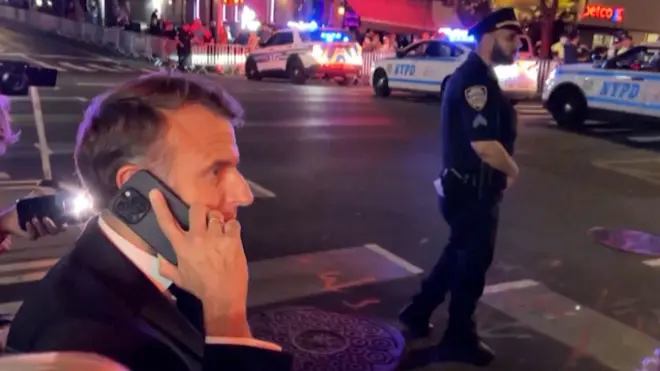 Yolu bağlanan Makron Trampa zəng edib