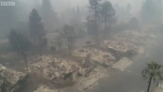 산불로 폐허가 된 마을