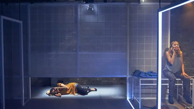 යුද්ධයට මැදි වූ දෙමළ තරුණිය (Nikki Patel) සහ සාමාන්ය වැසියන් බේරාගැනීම පිණිස ප්‍රබල උත්සාහයක නිරත වන සහන සේවිකාව (Claire Dargo)