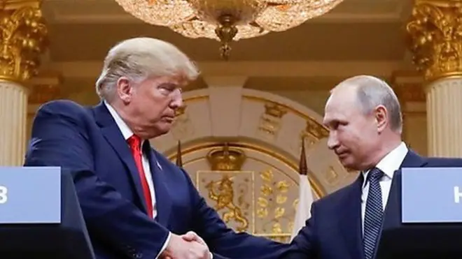 ヘルシンキで開かれた米ロ首脳会談は、米国で激しい物議を醸している。BBCのロシア特派員がロシアの外交官たちに意見を尋ねた。