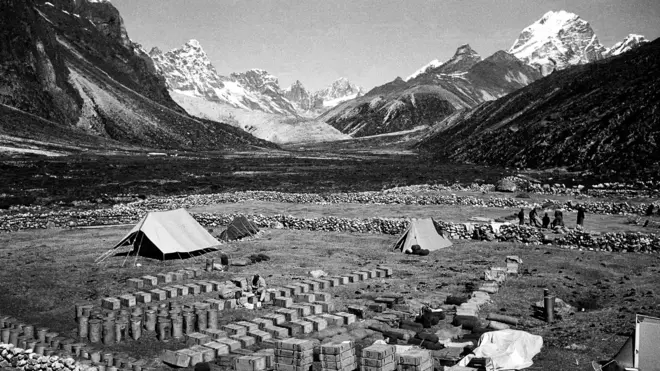 सन् १९५६ मा सगरमाथा आधारशिविर।