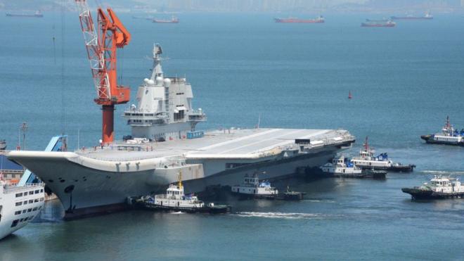 Porta-aviões Liaoning.